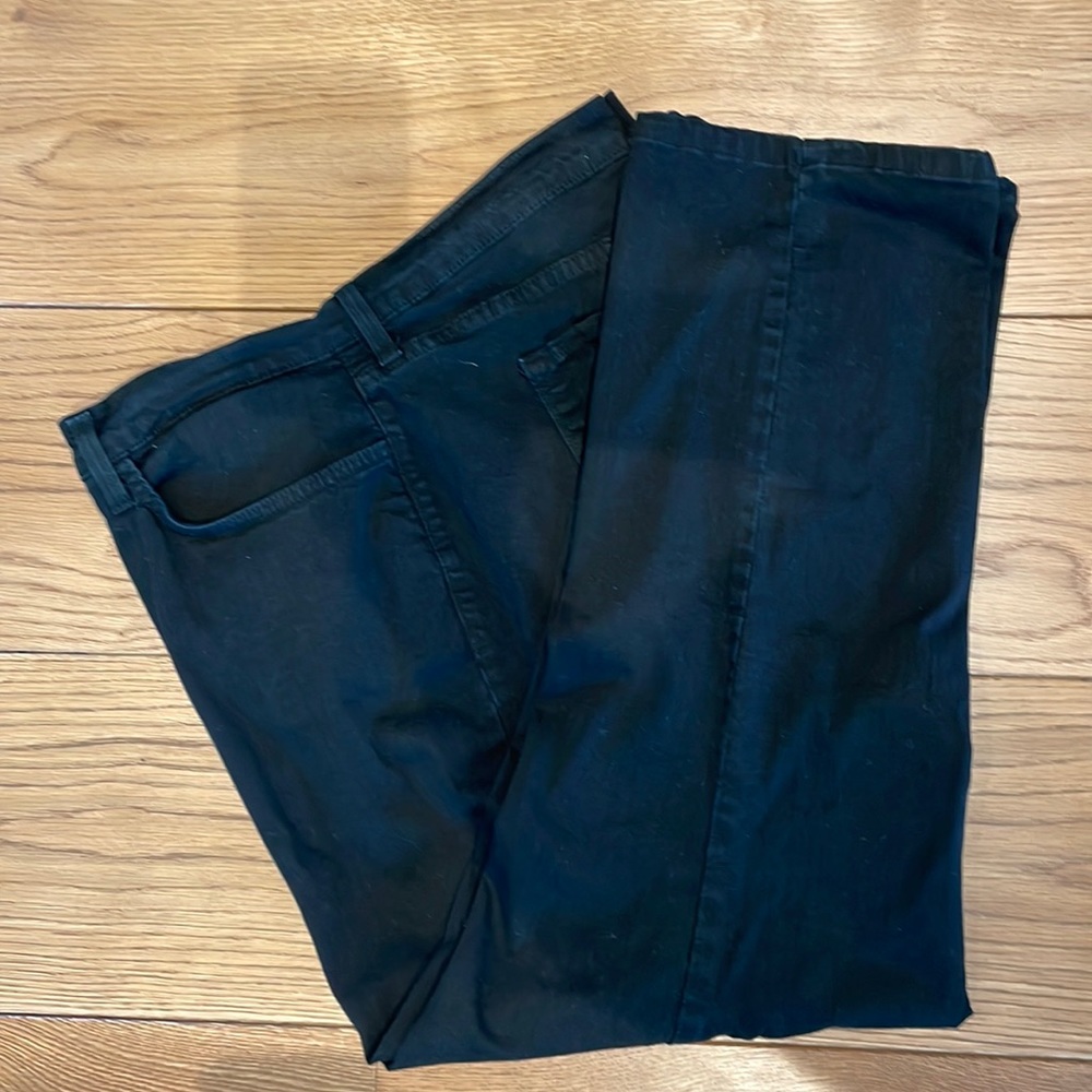 NYDJ 22W black rarely worn and in good shape.